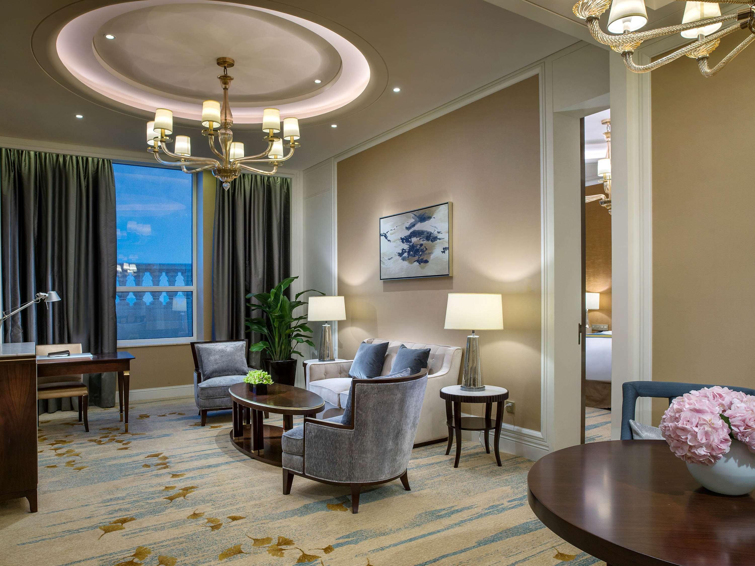 Sofitel Hongqiao Hotel 5*